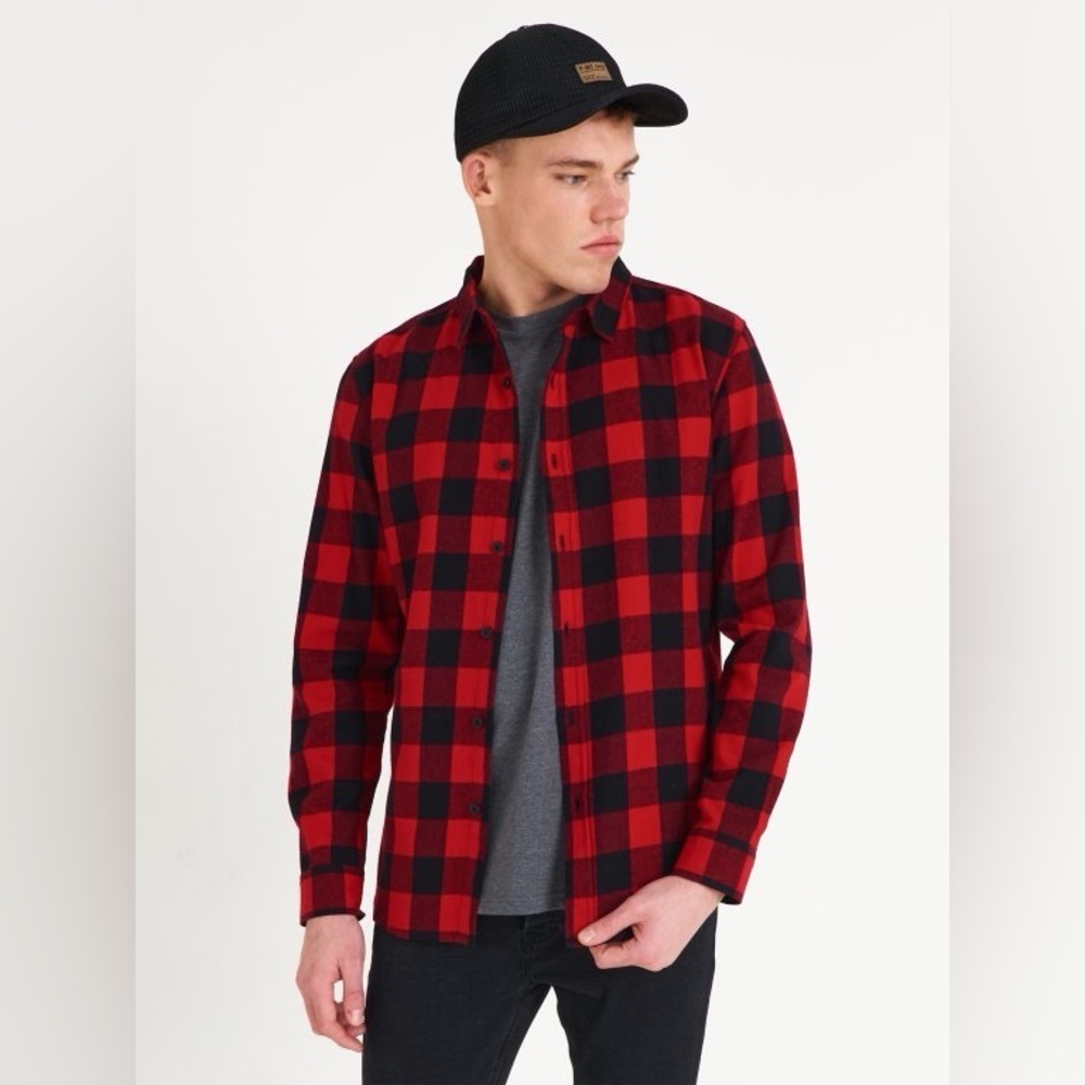 Denim & Flower by Ricky Singh Red & Black Buffalo Plaid Flannel Shirt - Men’s M